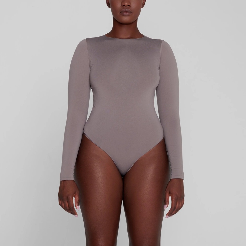 SKIMS LONG SLEEVE CREW NECK BODYSUIT